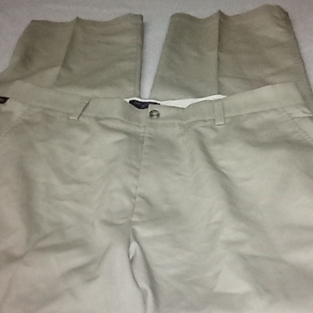 NEVER WORN Dockers 36x29 Mens Khaki Pants Relaxed Fit Stain Defender